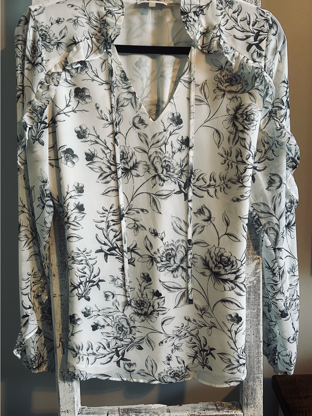 Calvin Klein Floral V-Neck Ruffle Blouse - White/Black